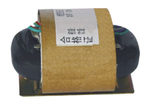 現在“r型變壓器”應用越來(lái)越廣泛，為何會(huì )是這樣呢？那一定是因為r型變壓器有不同于常人的好處，今天旗正電氣—控制變壓器廠(chǎng)家小編就告訴你r型變壓器的優(yōu)點(diǎn)。